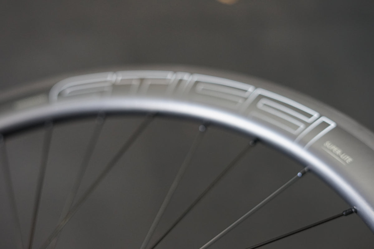 STIFFI 50SL TRACK カーボン　ピスト　ロード　ホイール　超軽量 STIFFIのホイールが新たな個性を生み出す | ブローチャーズ